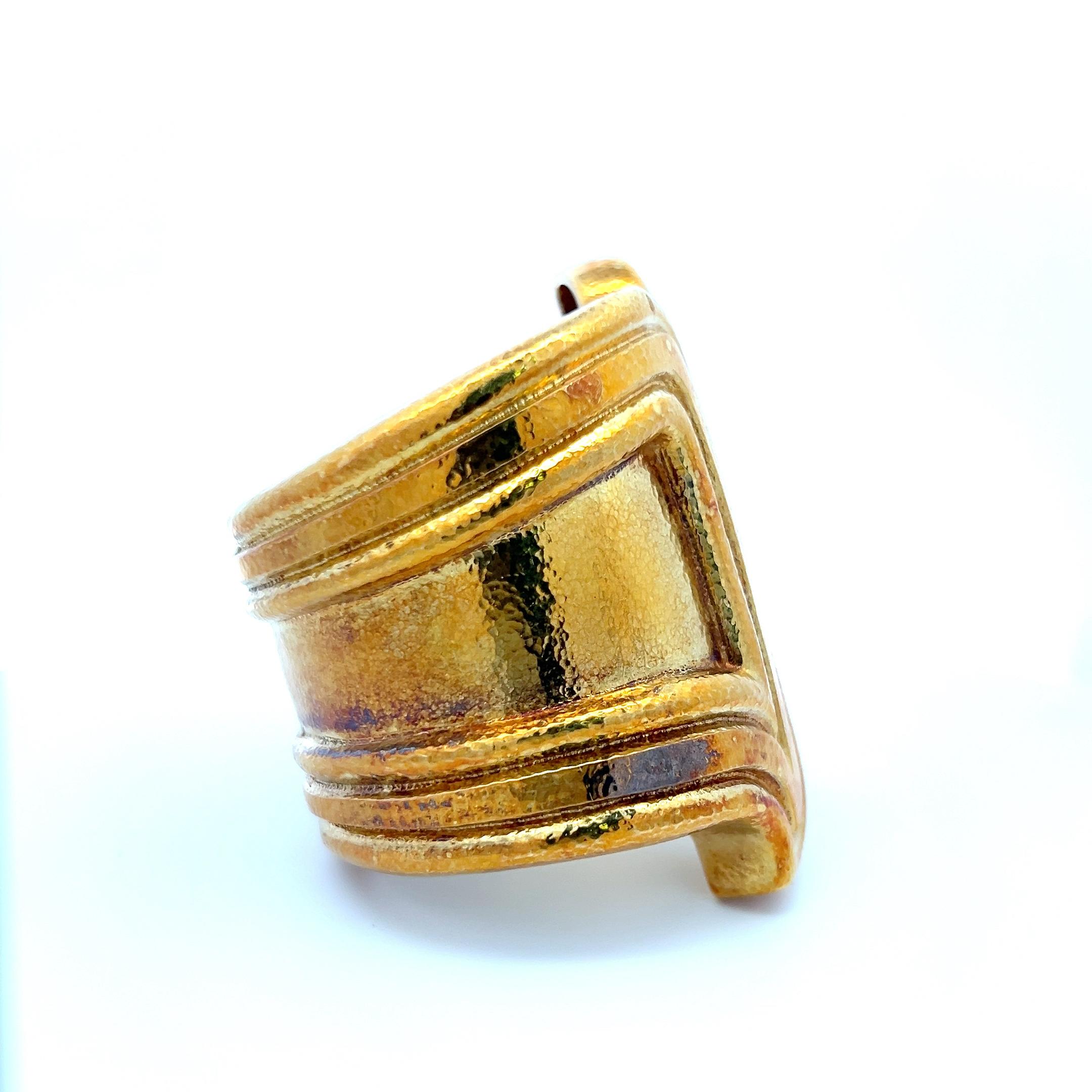 Progettista:
A. DAVID WEBB
Titolo:
David Webb Bracciale in oro giallo 18 carati
Stile:
Bracciale
Metallo:
oro giallo 18 carati
Dimensioni:
6*2.49*0.37
Peso:
146,4 grammi
Condizioni:
Vintage By e proprietà
ID prodotto:
5J274
Nota:
Si prega di notare
