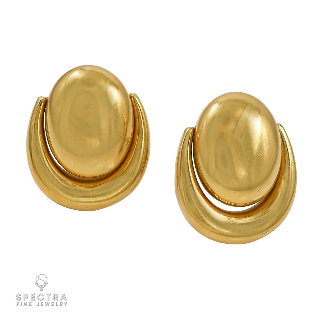 It’s rare to find David Webb jewelry in such a minimalist, all-gold form—but these bold 18K yellow gold button earrings prove that simplicity can still make a statement. Crafted with his signature sculptural surfaces and impeccable proportions, the