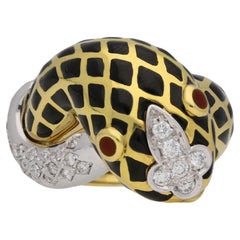 Anillo de serpiente vintage de diamantes y esmalte David Webb, estadounidense, hacia 1970.