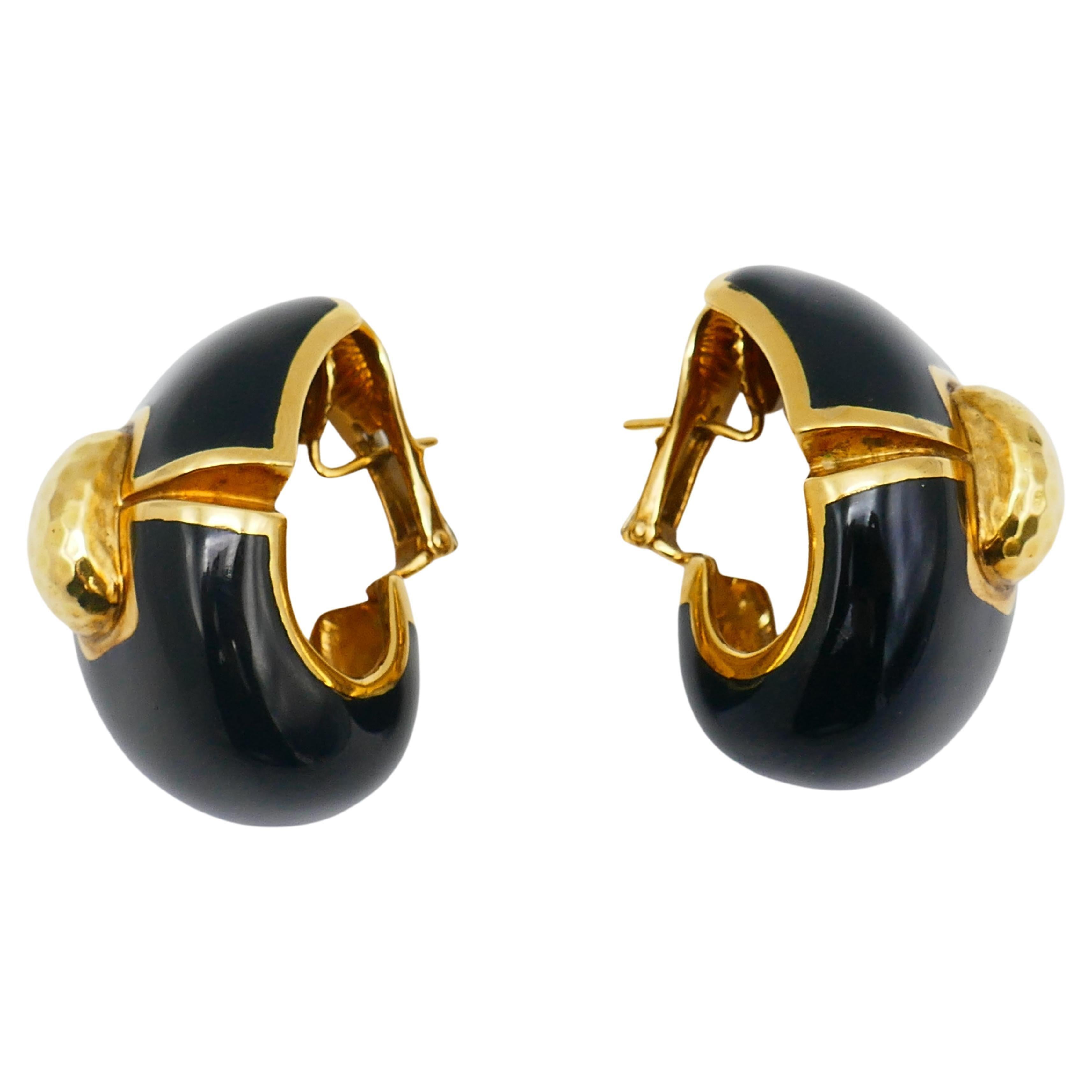 David Webb Boucles d'oreilles vintage en or et émail noir en vente 3