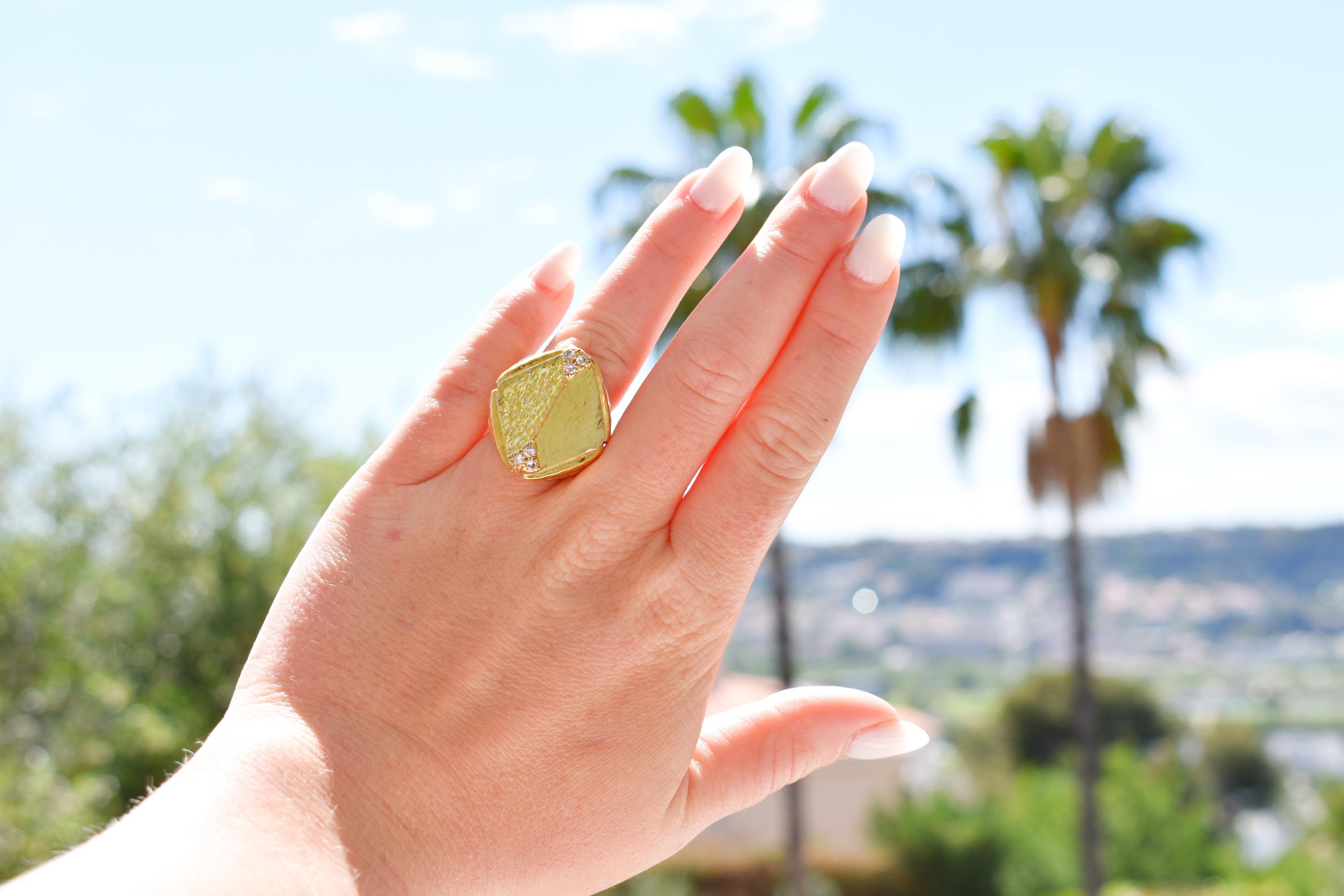 Superb vintage cocktail ring signed David WEBB with modernist looks in hammered gold adorned with 6 diamonds on its dome. 
 
The ring is adjustable thanks to the enlargement clasp system integrated by the jeweler from size 5.75 to 7.75

Measures of