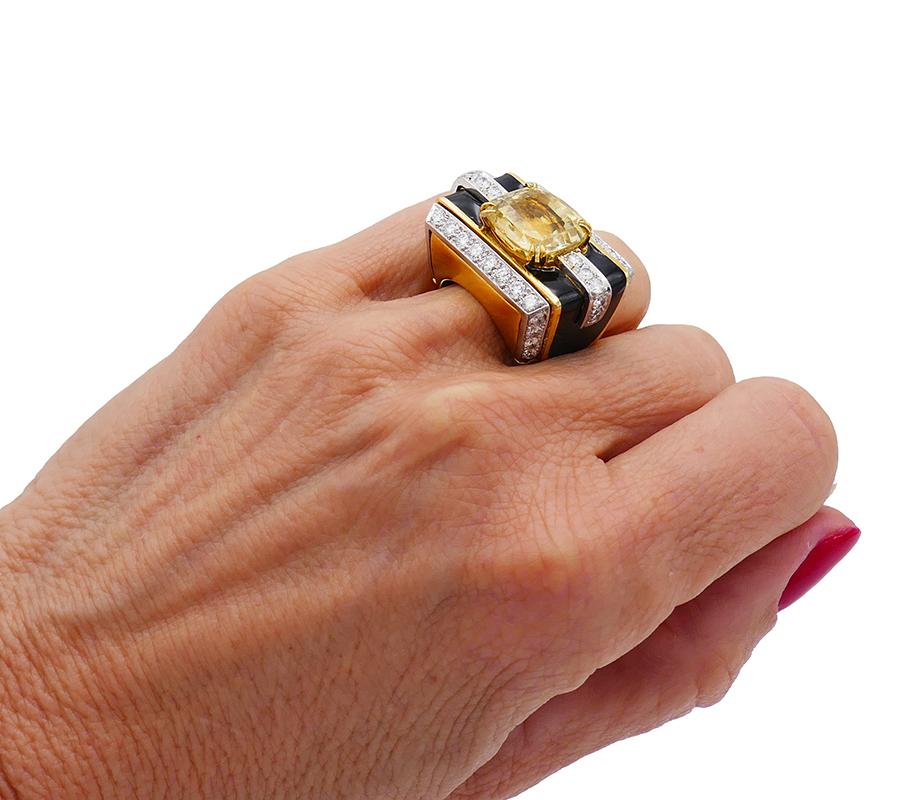 David Webb Vintage Ring 18k Gold Yellow Sapphire For Sale 4