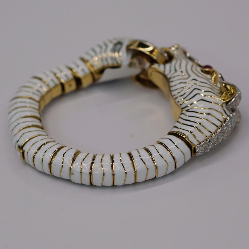 Bracelet zébré en platine et or avec diamants blancs, émail et rubis, David Webb en vente 1