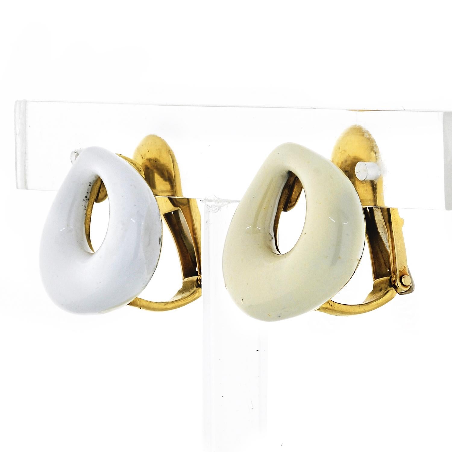 Beautiful white enamel David Webb clip-on Earrings.
18K Yellow Gold. 
Excellent condition. 
About 10mm wide.