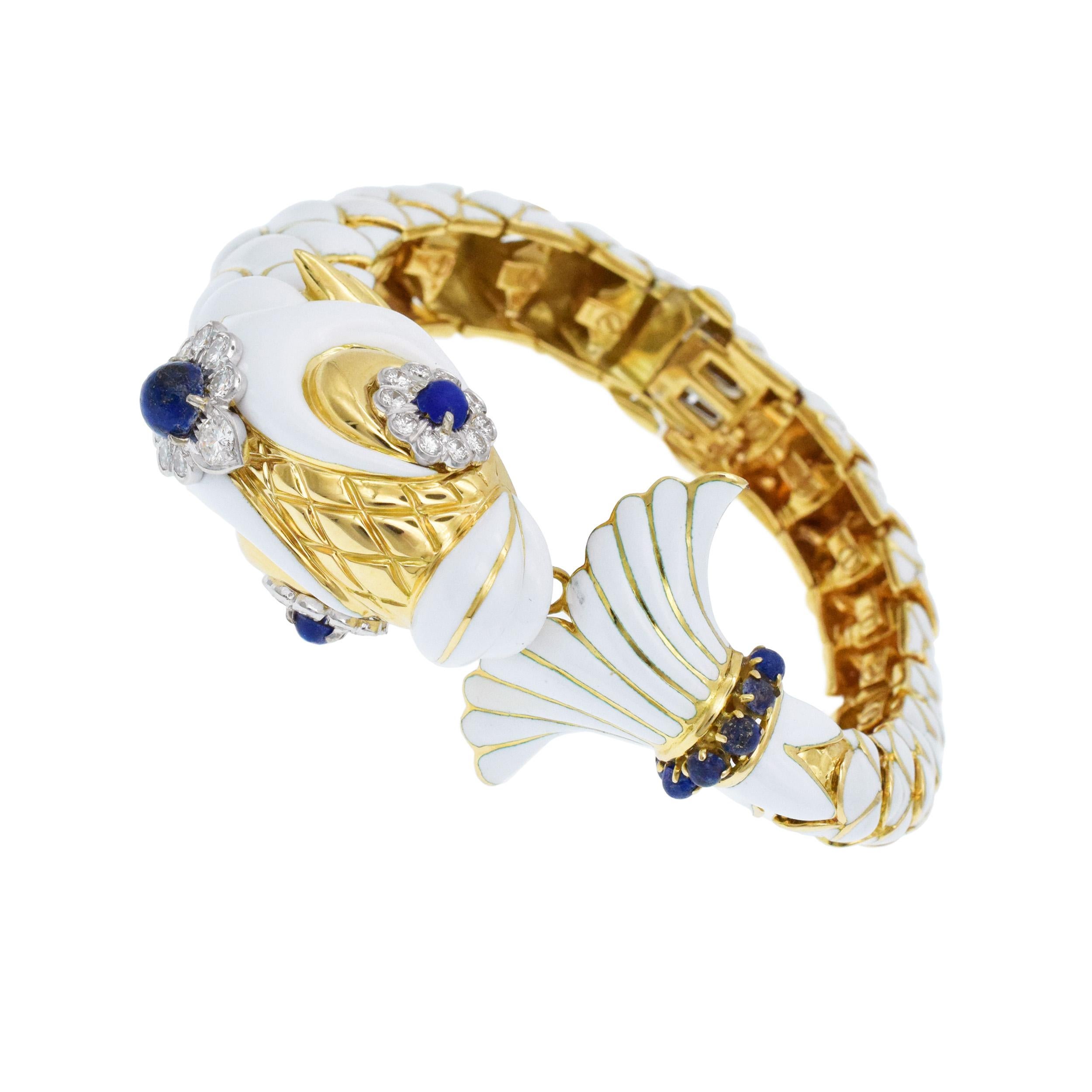 David Webb White Enamel, Diamond and Lapis Fish Bracelet In 18k (Künstler*in) im Angebot