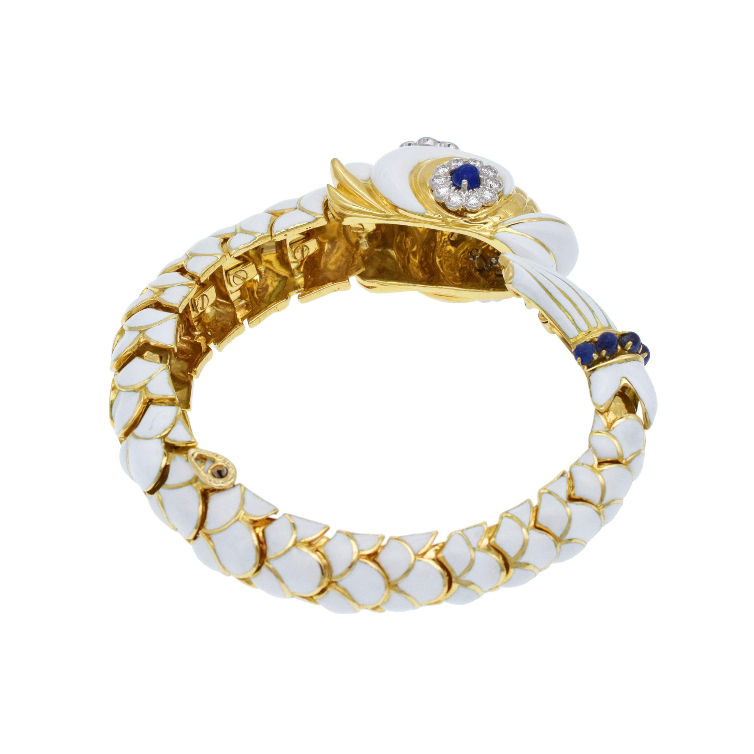 David Webb White Enamel, Diamond and Lapis Fish Bracelet In 18k im Zustand „Hervorragend“ im Angebot in New York, NY