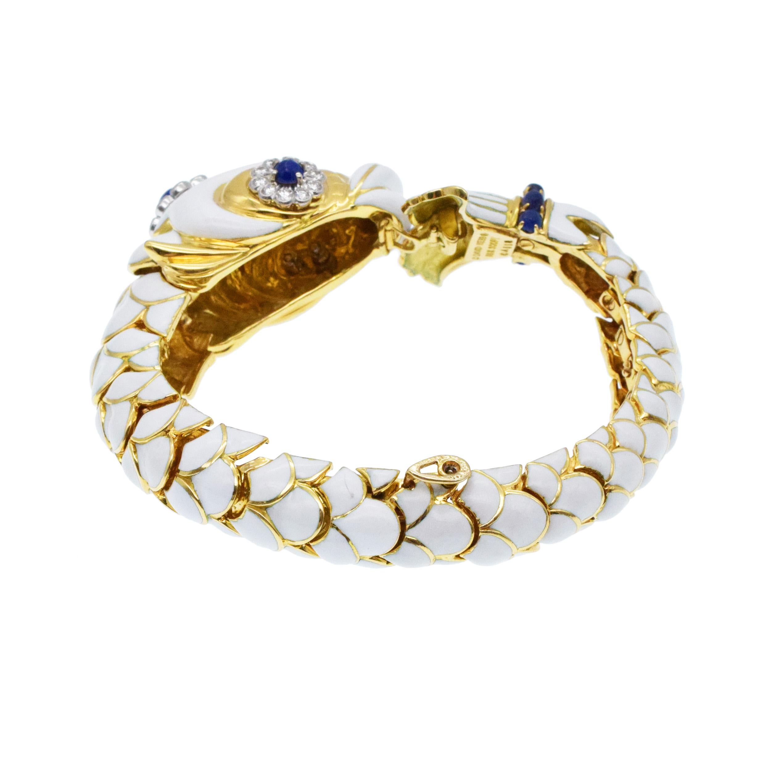 David Webb White Enamel, Diamond and Lapis Fish Bracelet In 18k im Angebot 1