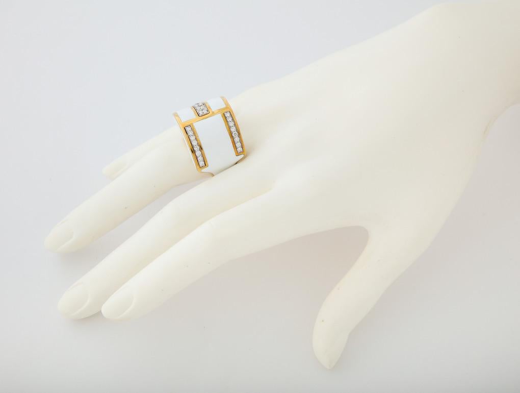 Geometrischer Ring mit weißer Emaille und Diamanten von David Webb (Moderne) im Angebot