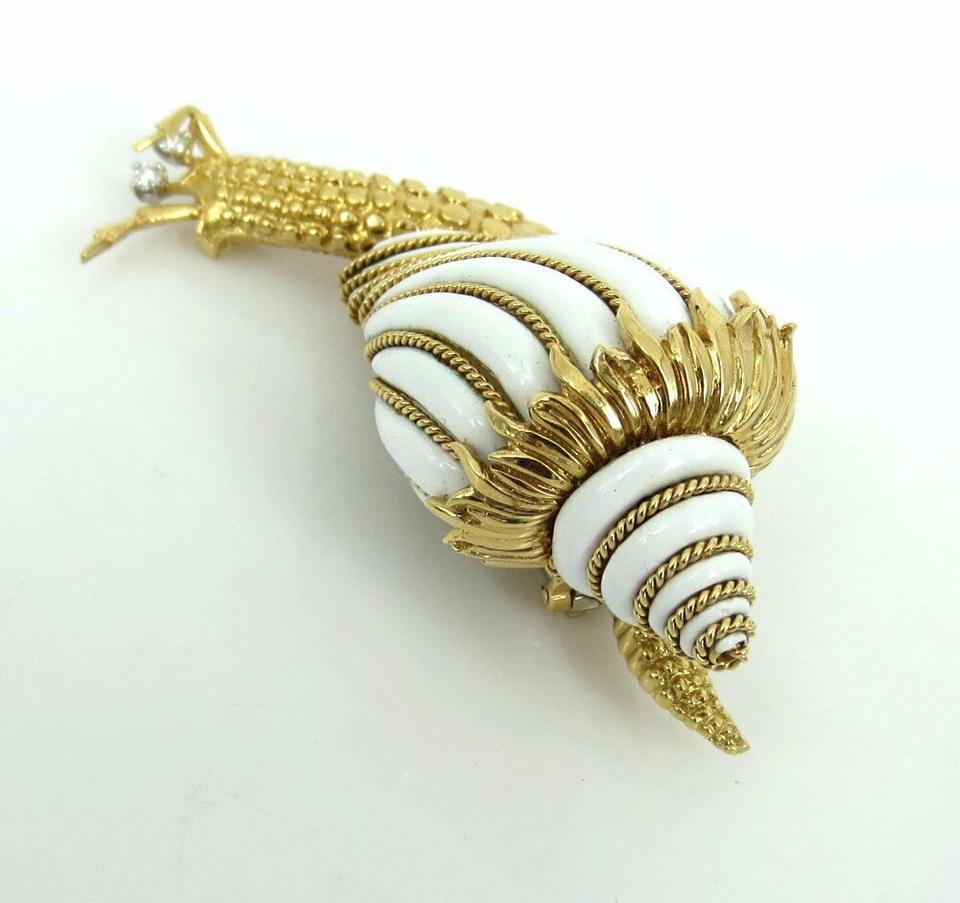 David Webb White Enamel Vintage Studded Snail 0.10 Carat Diamond Brooch Pin In Excellent Condition For Sale In New York, NY