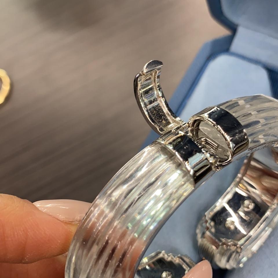 Round Cut David Webb White Gold Carved Rock Crystal Brilliant-Cut Diamonds Bracelet
