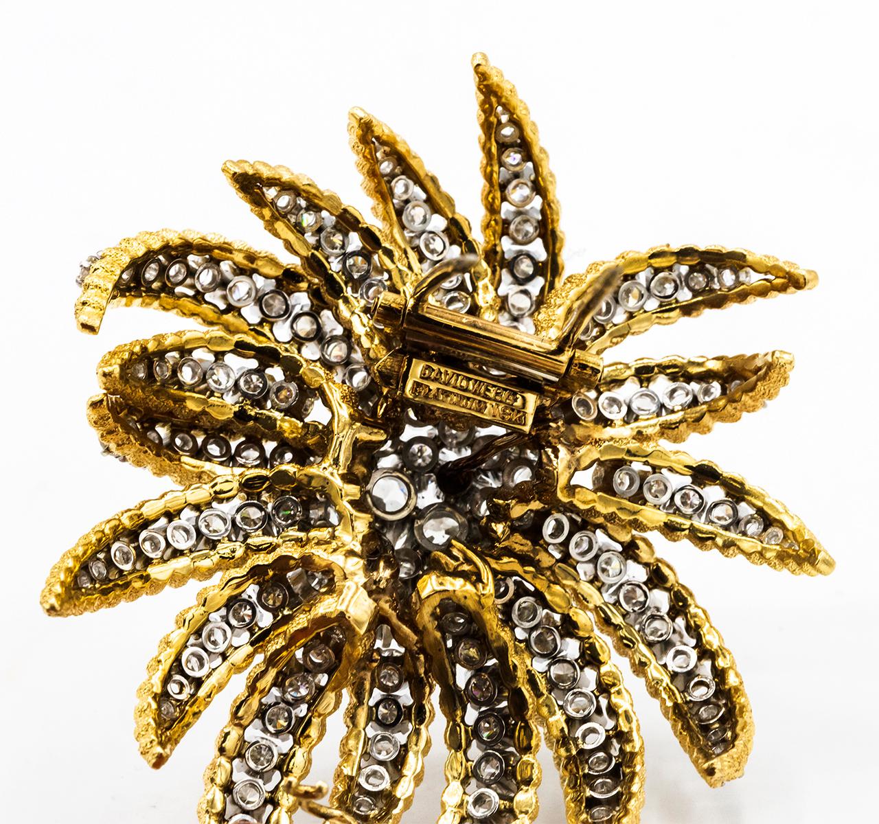 David Webb Yellow Gold 1970s Foliage Diamond Brooch In Excellent Condition In New York, NY