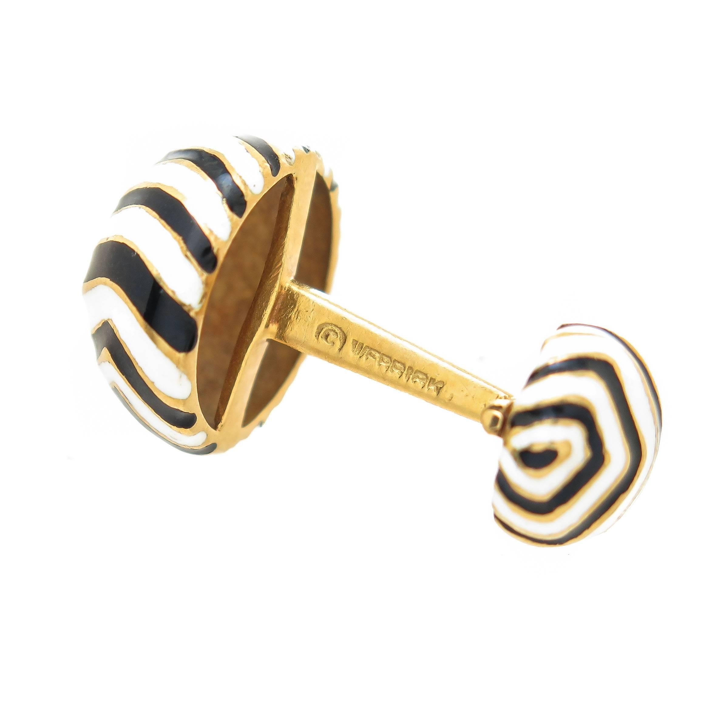 Circa 1990 David Webb Classic Cufflinks, 18K Yellow Gold and measuring 5/8 X 5/8 inch across the top, finished in bright white and black enamel. Easy to put on and take off mechanism.