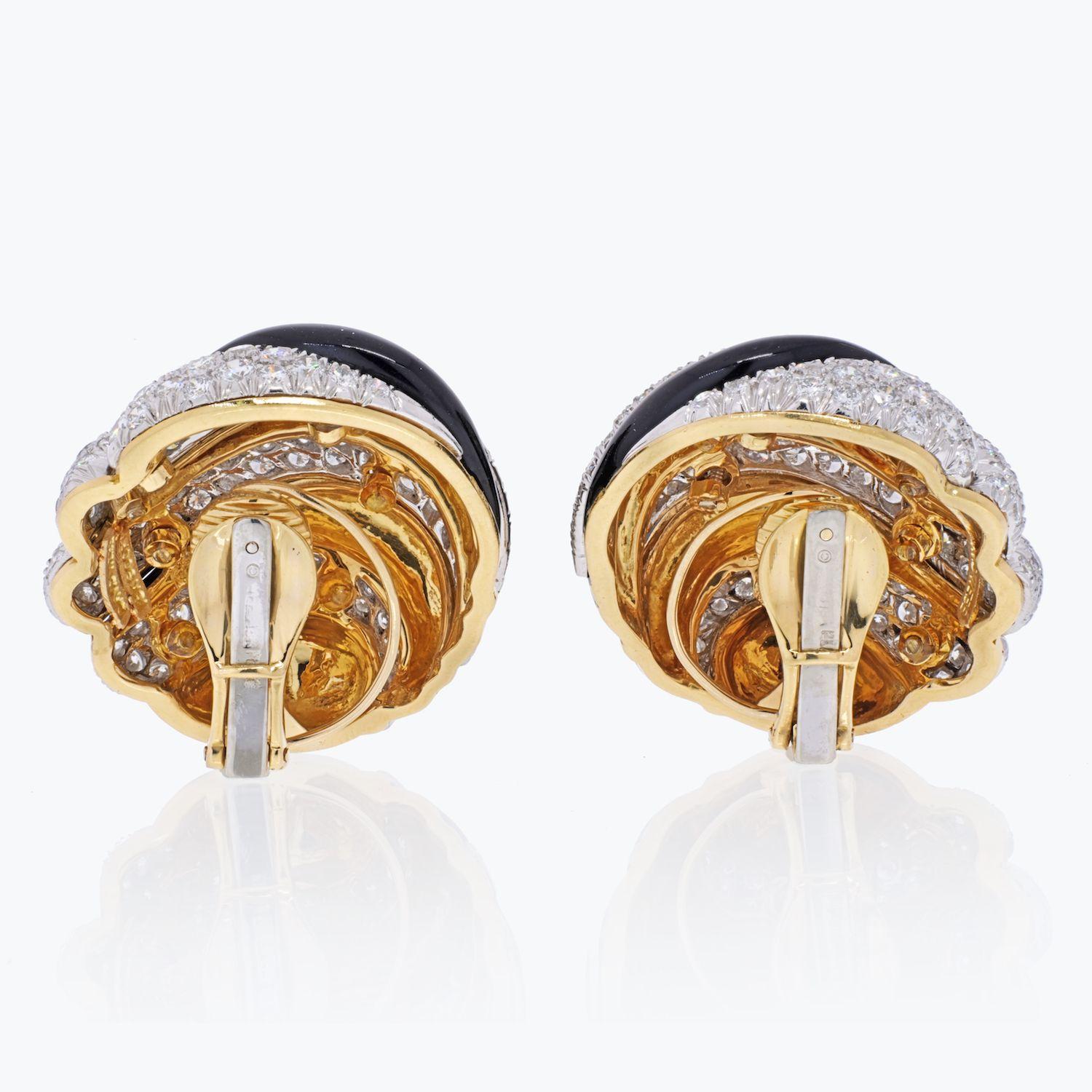 Moderne Boucles d'oreilles à rayures en or jaune et platine, émail noir et diamants de David Webb en vente