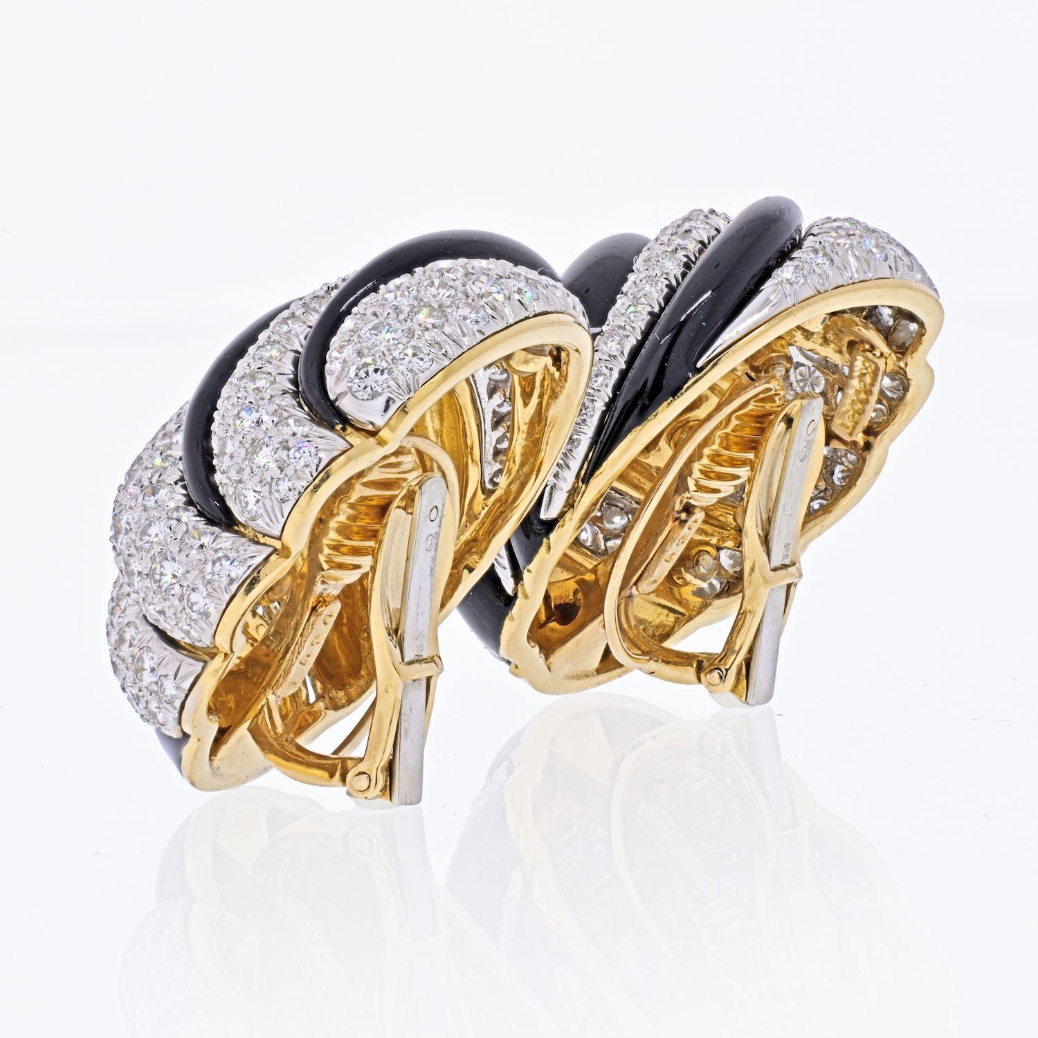 Taille ronde Boucles d'oreilles à rayures en or jaune et platine, émail noir et diamants de David Webb en vente