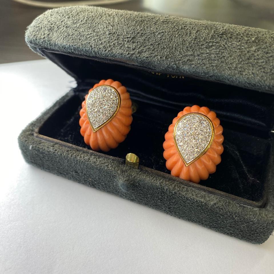 From David Webb, a pair of diamond and fluted coral earrings. The earrings boast brilliant cut diamonds weighing approximately 2.50 carats. Set in 18 Karat gold and platinum.
1 1/8 High 5/8 wide

Comes with a vintage David Webb box.