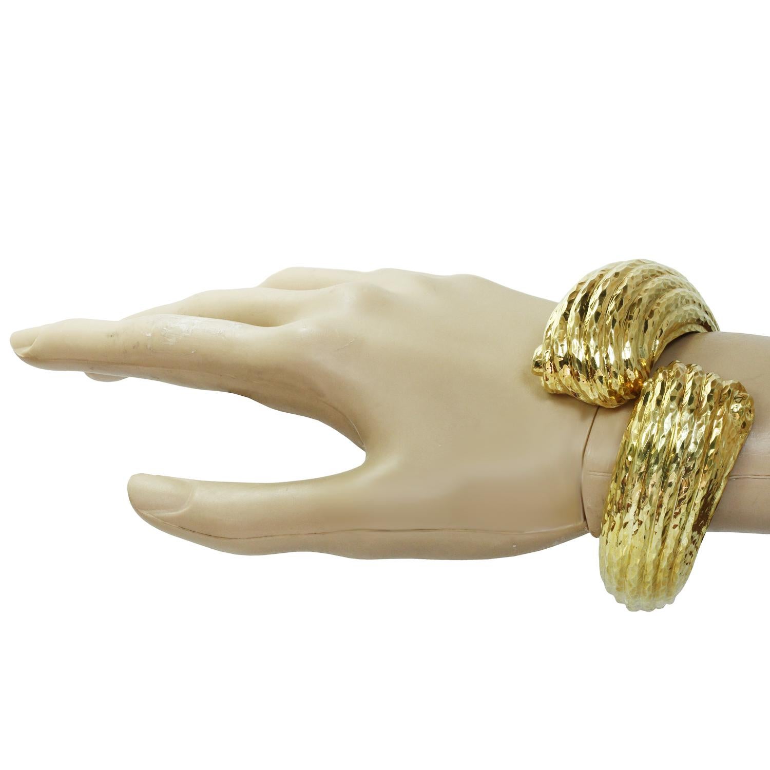 David Webb Yellow Gold Crossover Bracelet Cuff Bracelet In Excellent Condition In New York, NY