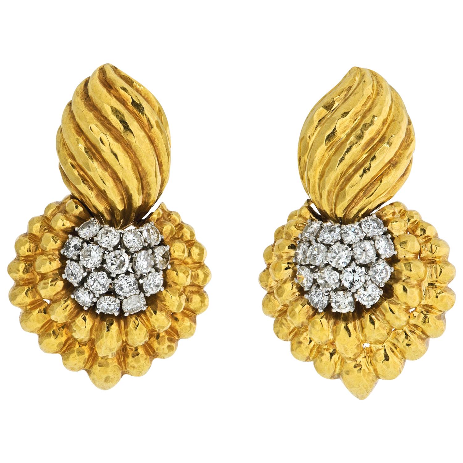 David Webb Boucles d'oreilles « Door-Knocker » en or jaune et diamants de 7,00 carats en vente