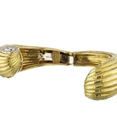 David Webb Yellow Gold Estate Vintage 18k Wide Heavy Hammered Violin Scroll Diam