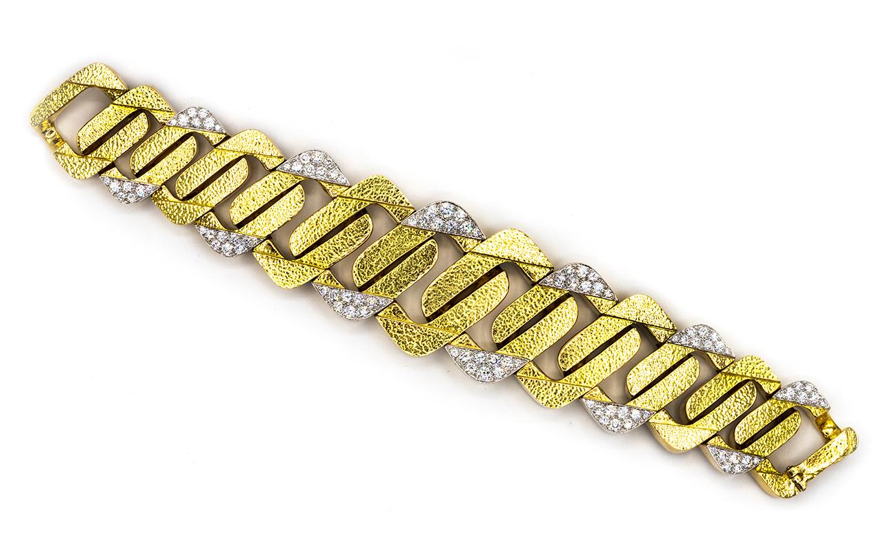David Webb Yellow Gold Large Vintage Curb Style Link Diamond Bracelet In Excellent Condition In New York, NY