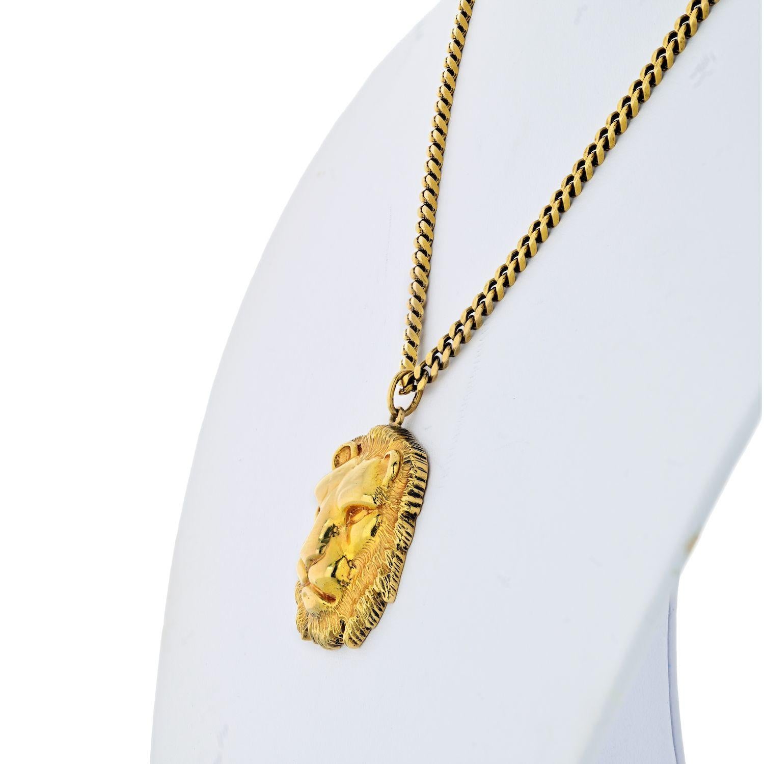 David Webb Yellow Gold Lion Medallion Pendant Necklace In Excellent Condition In New York, NY