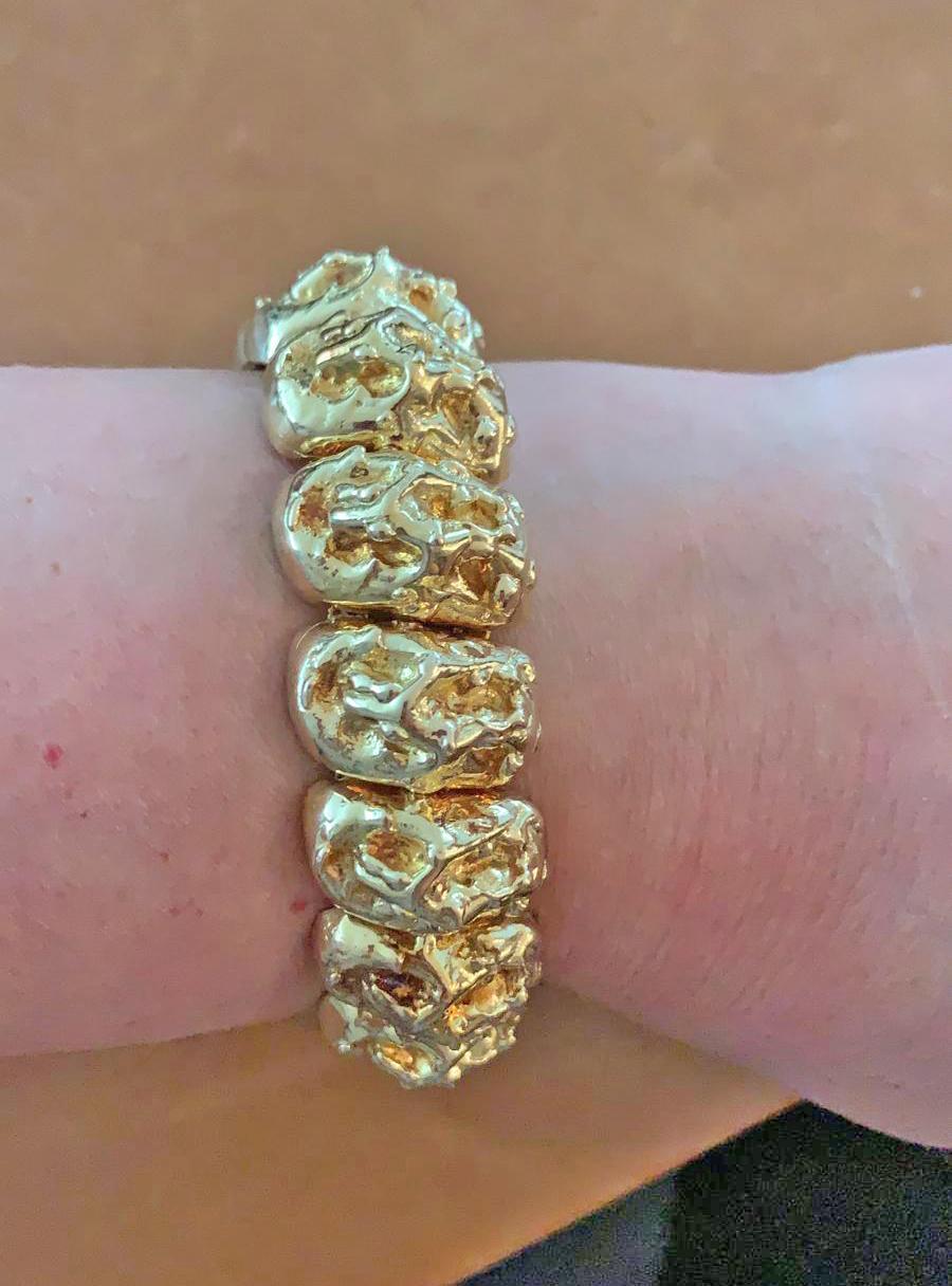 DAVID WEBB Yellow Gold Nugget Bracelet.

A unique and exquisite link bangle by David Webb, with each link in the likeness of gold ‘nugget’ motifs, crafted in 18k yellow gold.
Signed David Webb. Circa 1980’s.
