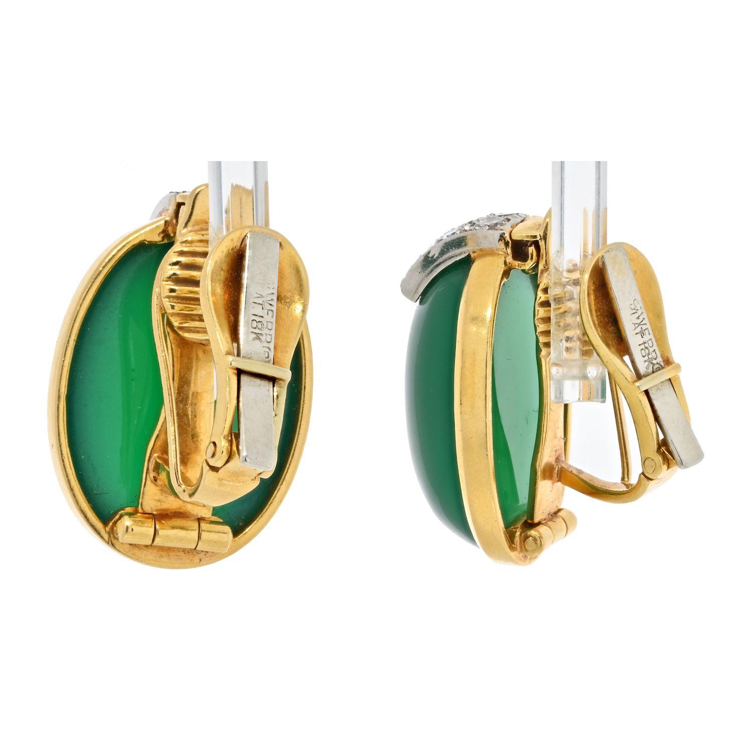 David Webb Yellow Gold Oval Cabochon Green Chrysophase And Diamond Clip Earrings In Excellent Condition In New York, NY