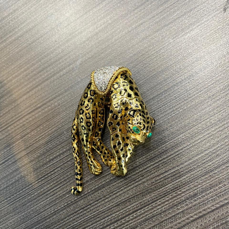 David Webb Yellow Gold Panther Pin Brooch Pendant Charm In Excellent Condition For Sale In New York, NY