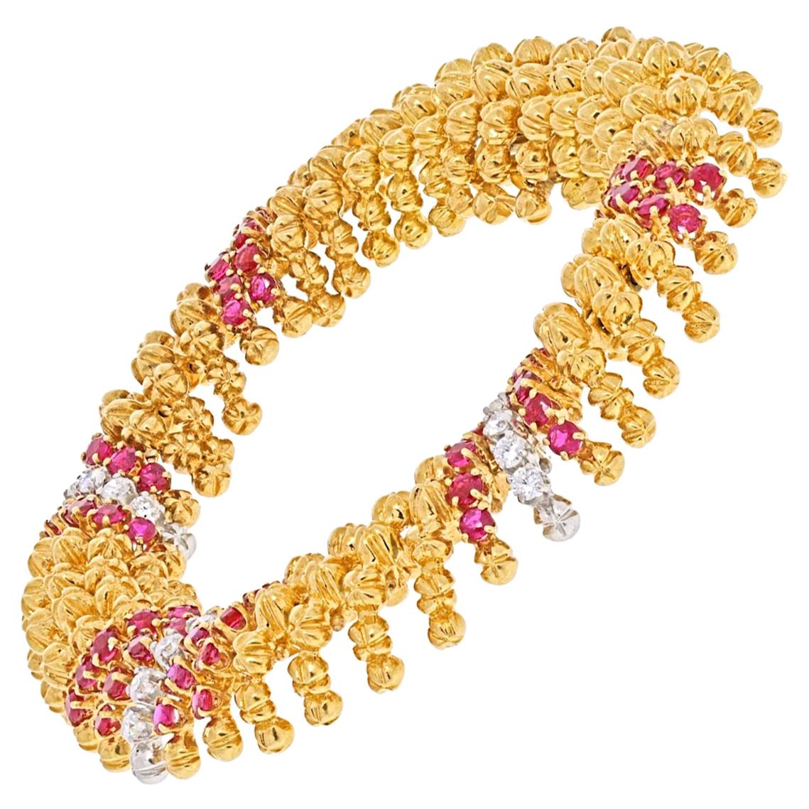 David Webb Yellow Gold Ruby and Diamond Textured, Scalloped Link Bracelet For Sale