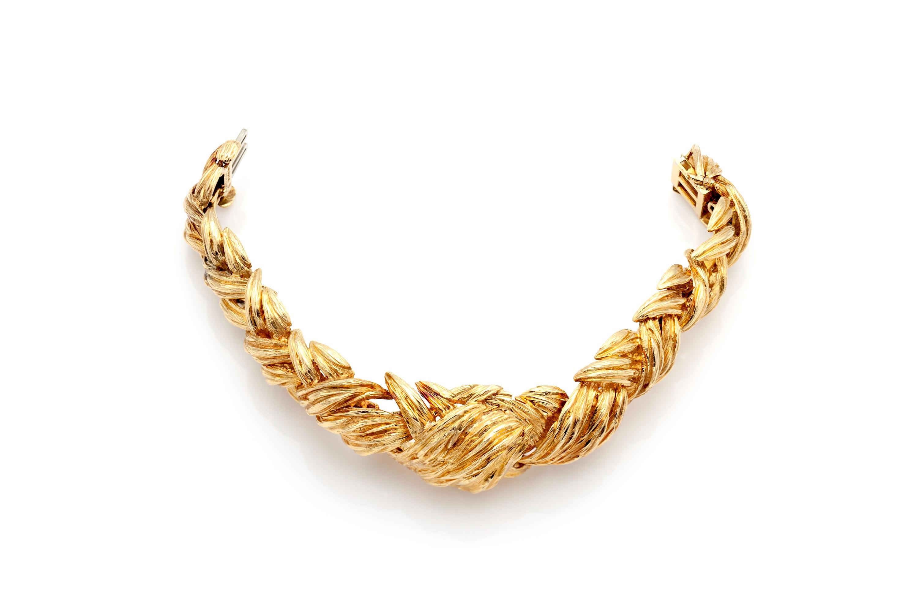 David Webb Yellow Gold Textured Bracelet In Good Condition For Sale In New York, NY