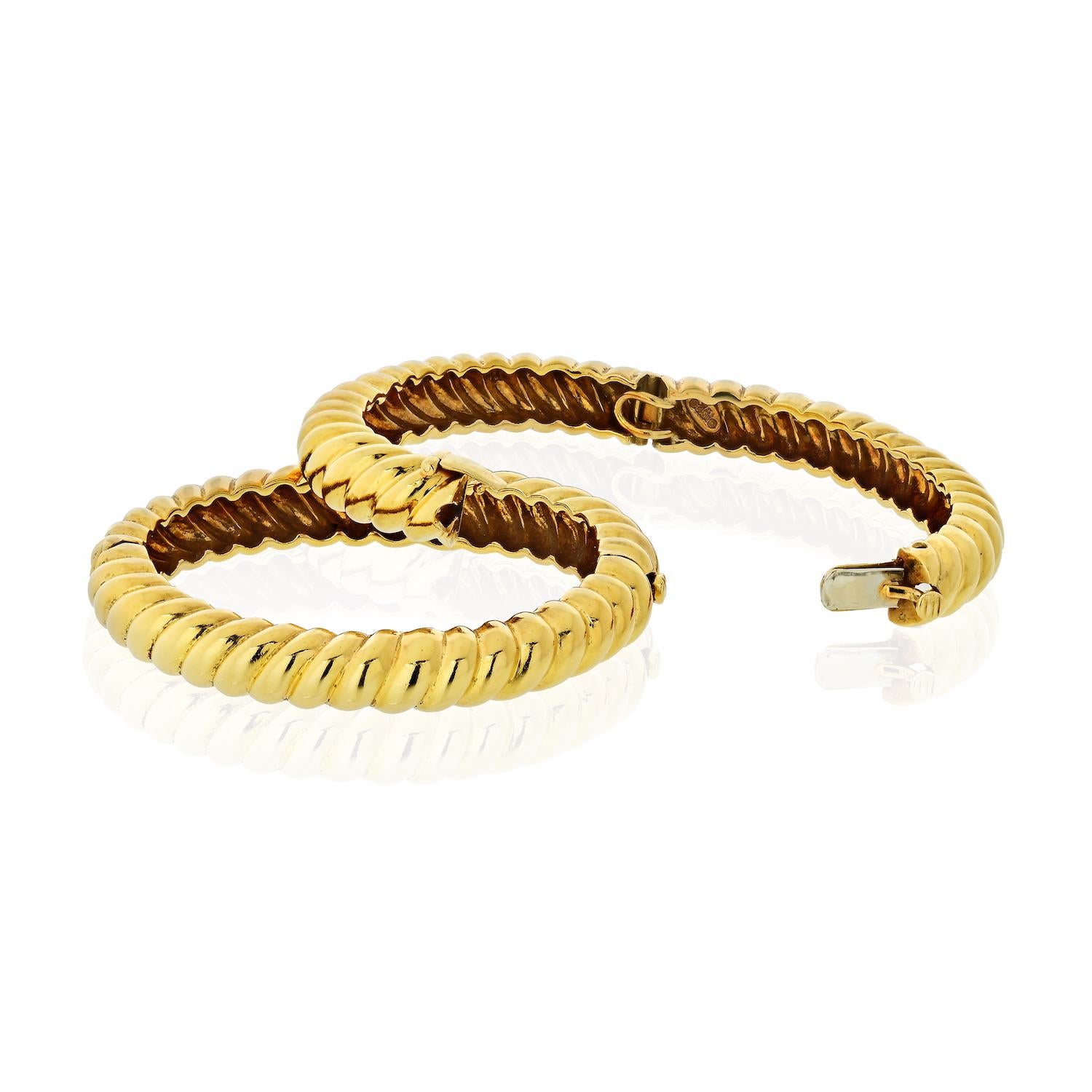 David Webb Yellow Gold Twisted Rope Hinged Bangle Bracelets In Good Condition In New York, NY