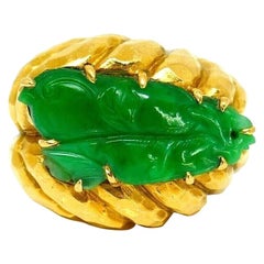 Retro David Webb Yellow Hammered Gold Carved Jade Ring