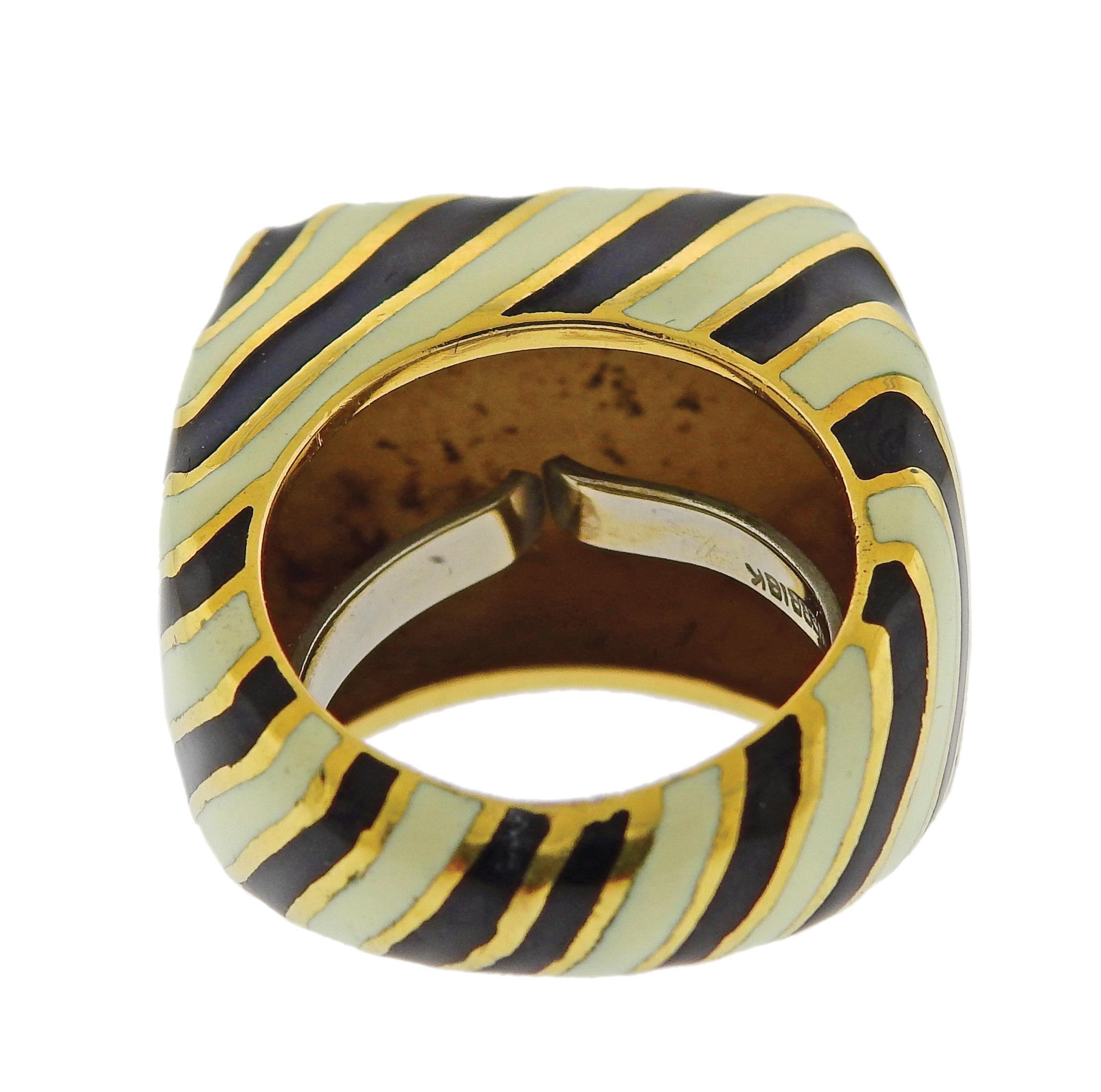 David Webb Zebra Enamel Gold Ring In Excellent Condition For Sale In New York, NY