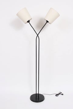 Lampadaire à col de cygne à bras croisés noir David Wurster avec deux abat-jour blancs:: années 1950