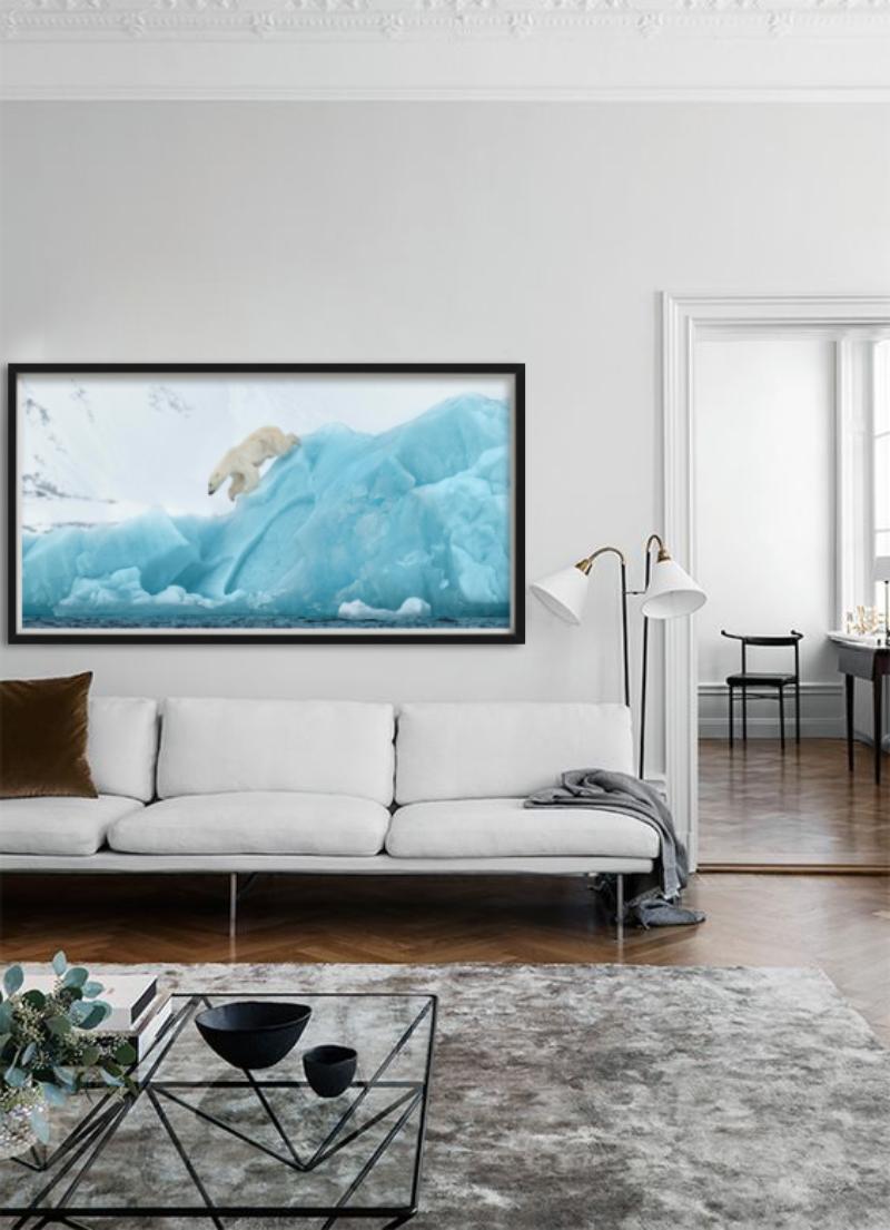80 degrees North - Polarbear on Blue Ice, Fine Art Photography, 2022 im Angebot 4