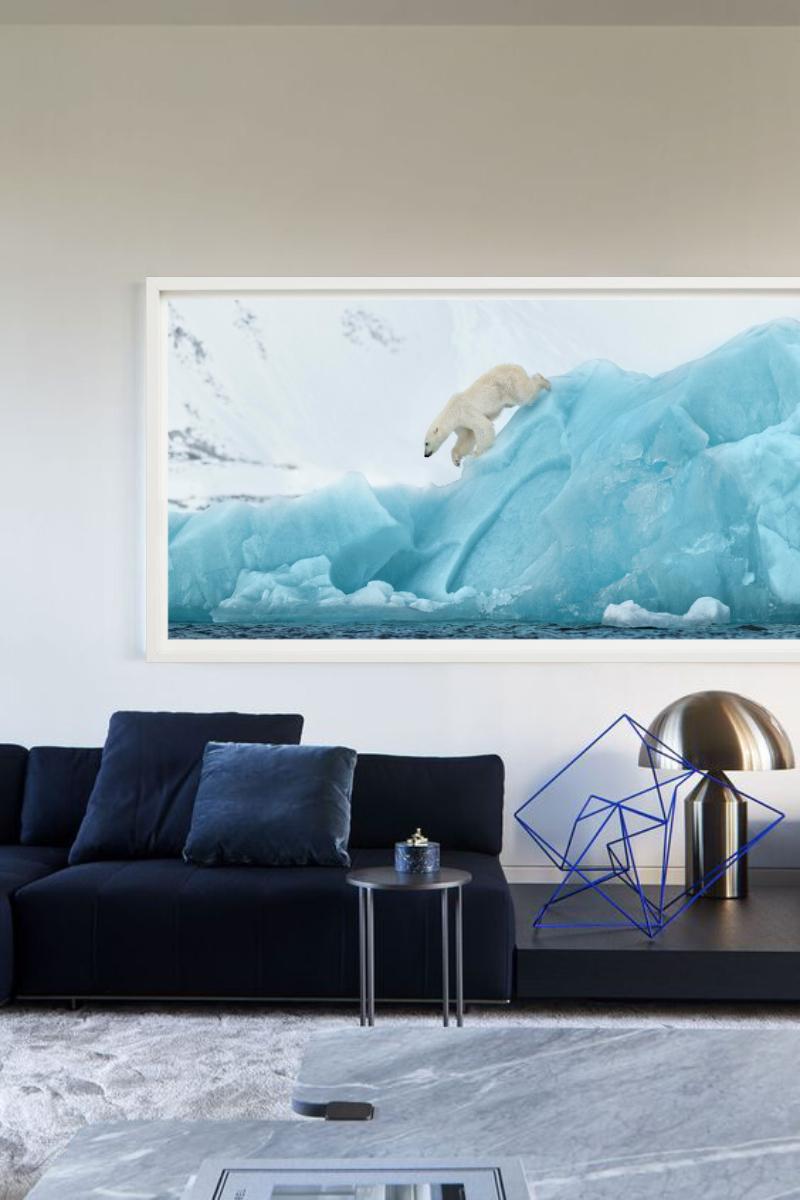 80 degrees North - Polarbear on Blue Ice, Fine Art Photography, 2022 im Angebot 5
