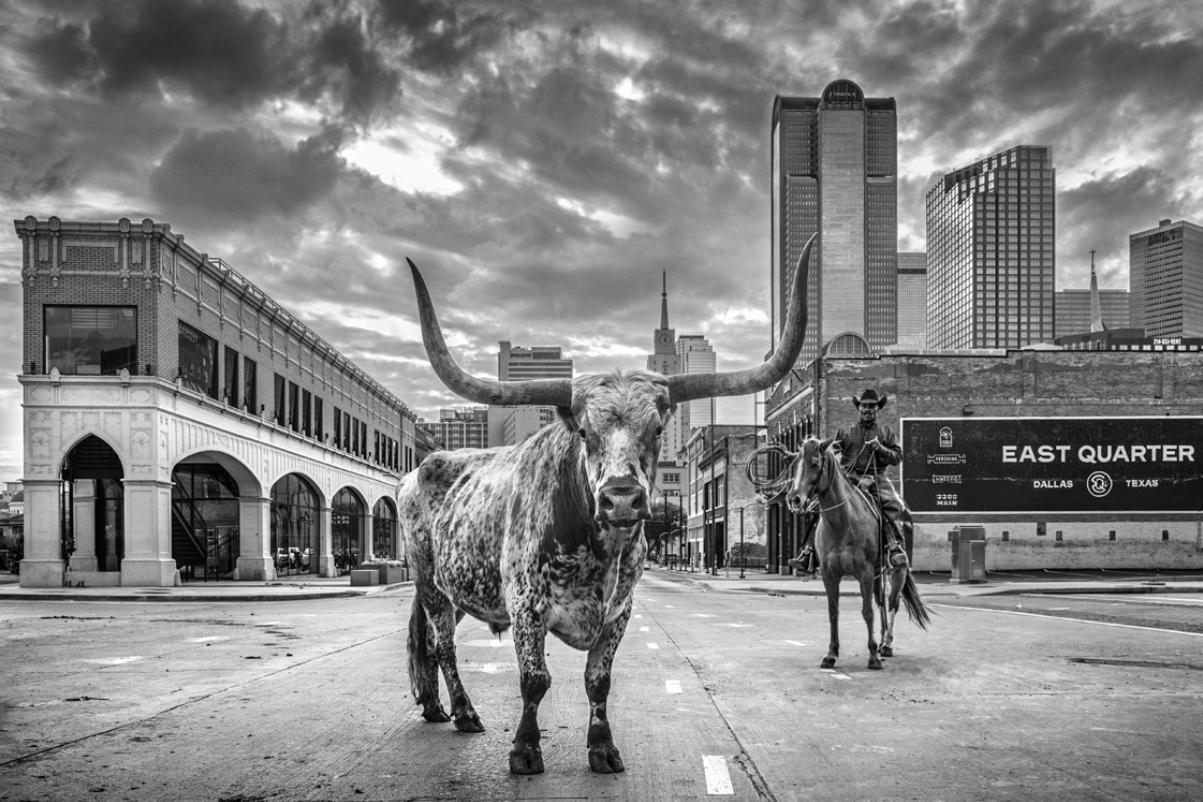 David Yarrow Black and White Photograph - A Dallas Cowboy