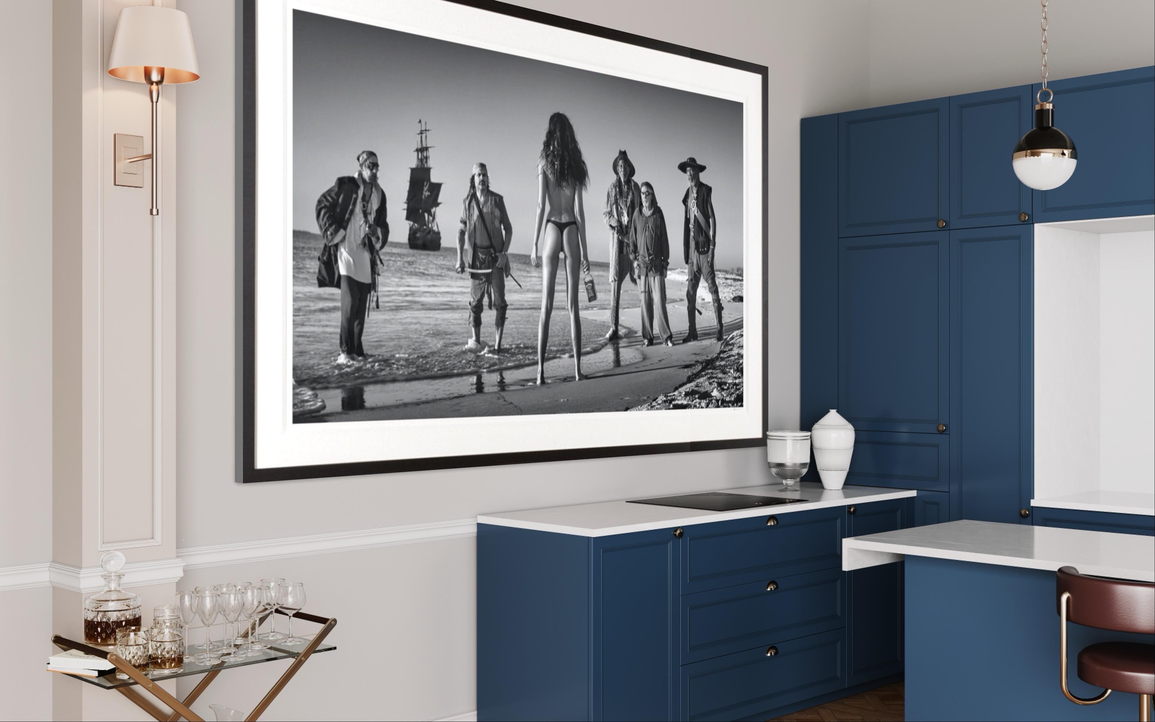Photo encadrée en noir et blanc « Beach Bums » sur le thème du pirate sexy - Photograph de David Yarrow