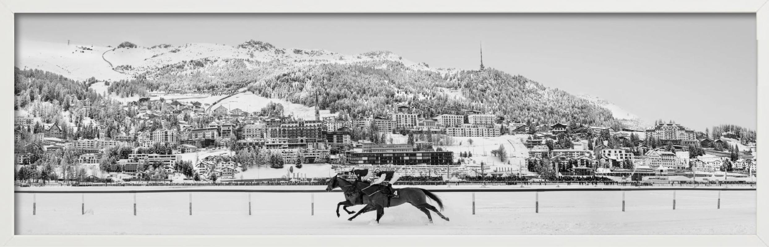 Dancing on ice, St. Moritz, Kunstfotografie (Zeitgenössisch), Photograph, von David Yarrow