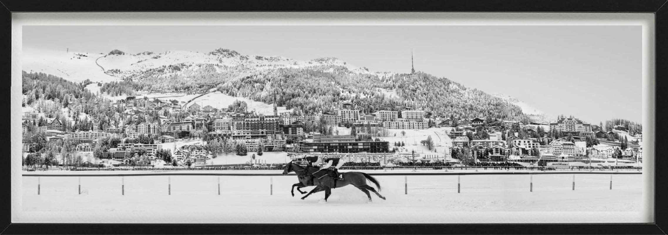 Dancing on ice, St. Moritz, Kunstfotografie im Angebot 1