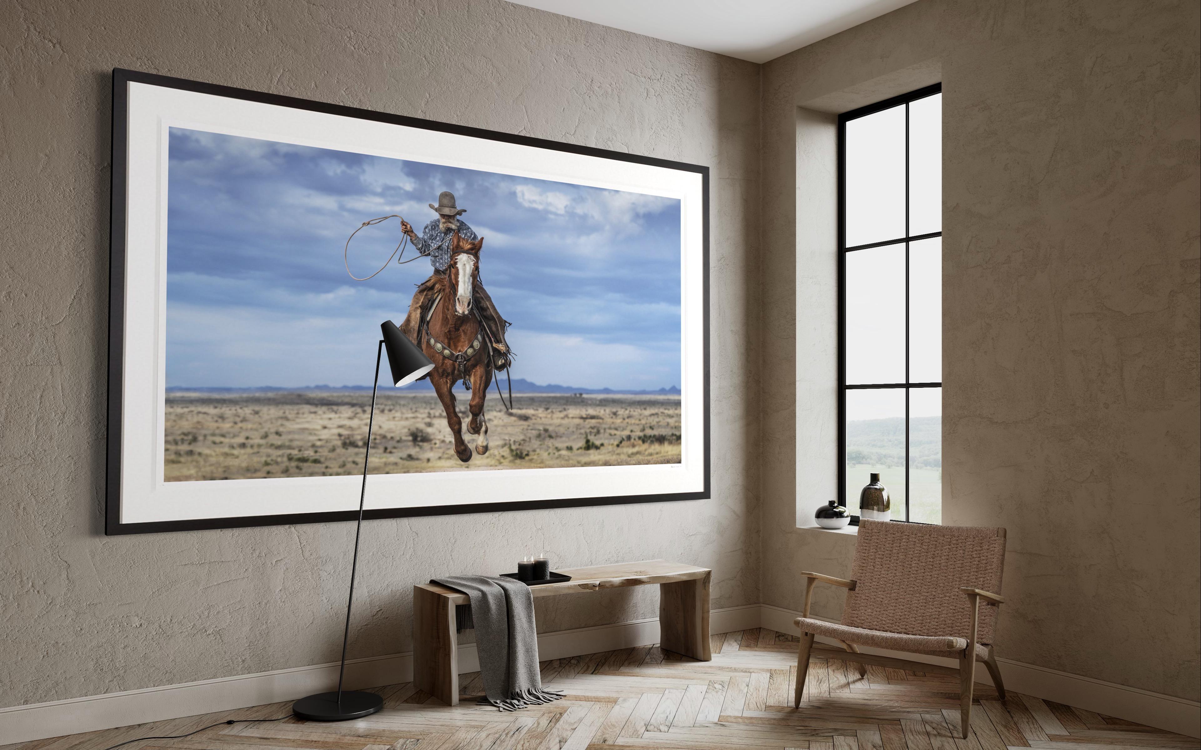 David Yarrow: „True Grit“-Fotografie eines Cowboys auf Pferd mit Lasso 3