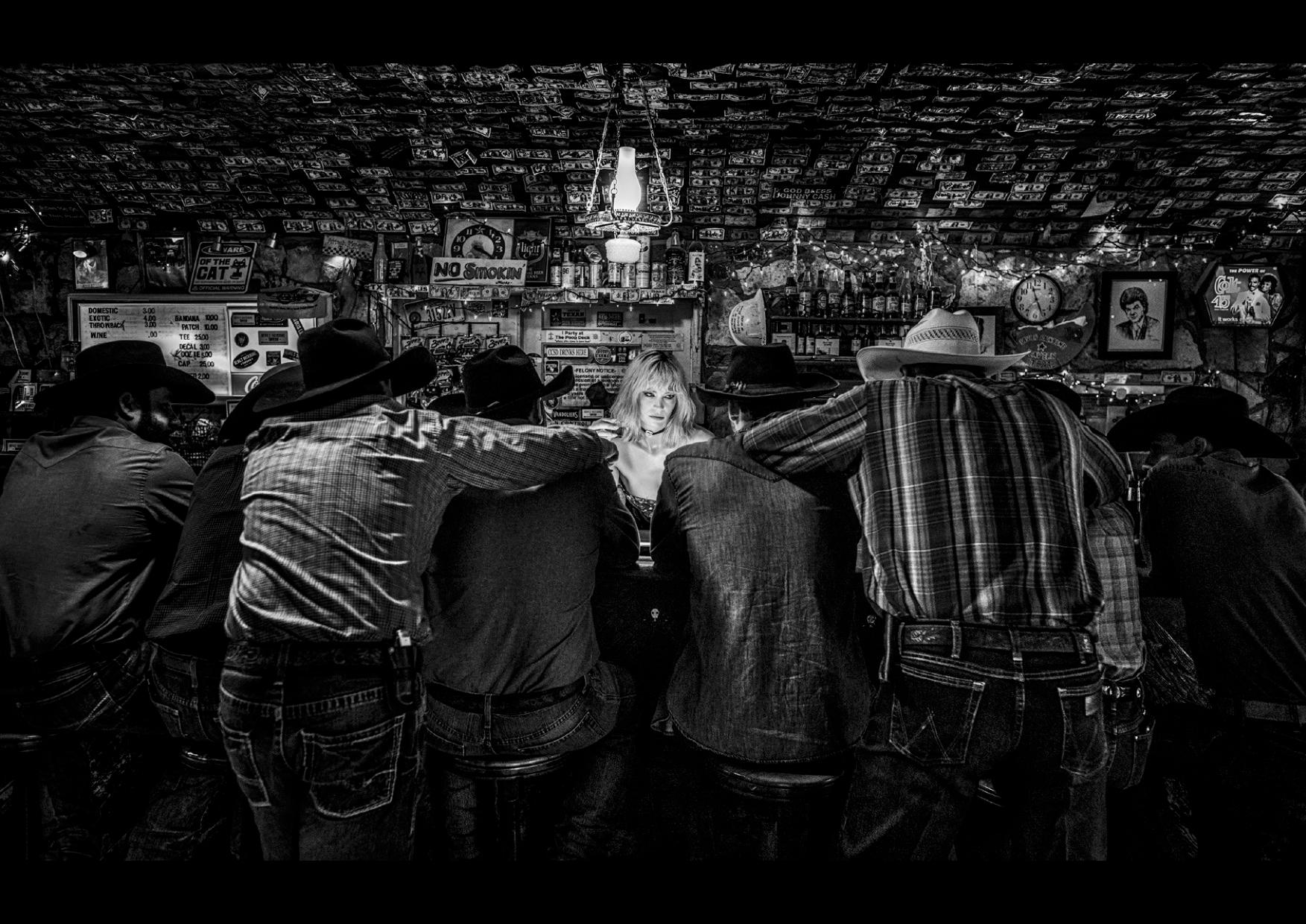 Black and White Photograph de David Yarrow - Espinazo del Diablo
