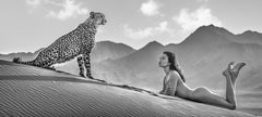 Duna en blanco y negro, Namibia por David Yarrow - Fotografía contemporánea de fauna salvaje - Guepardo