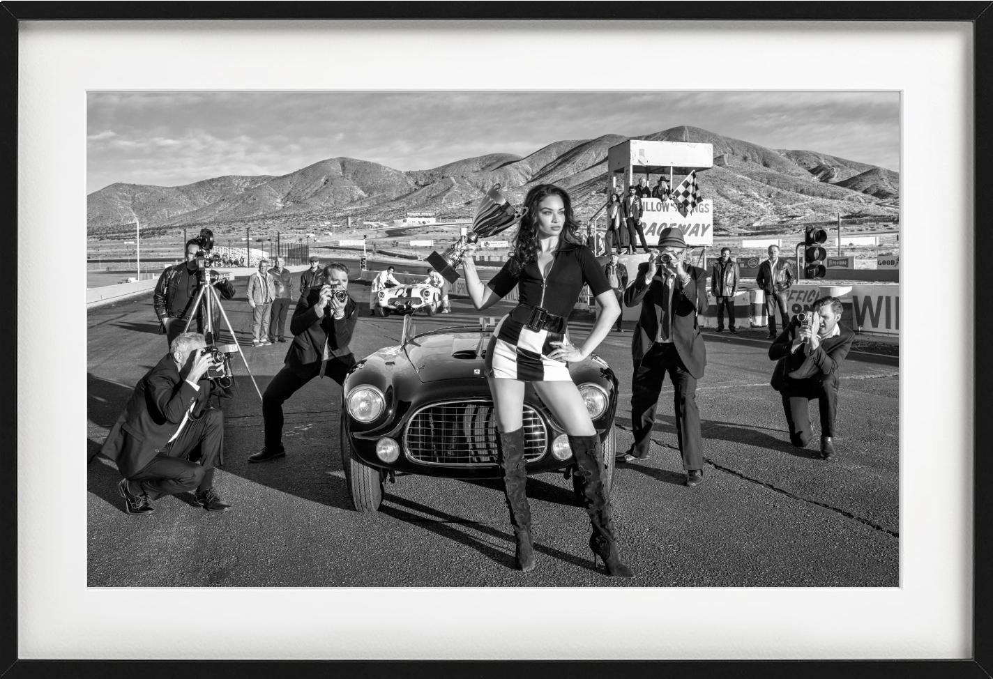 Ford Vs. Ferrari, Fotografía artística - Photograph Contemporáneo de David Yarrow