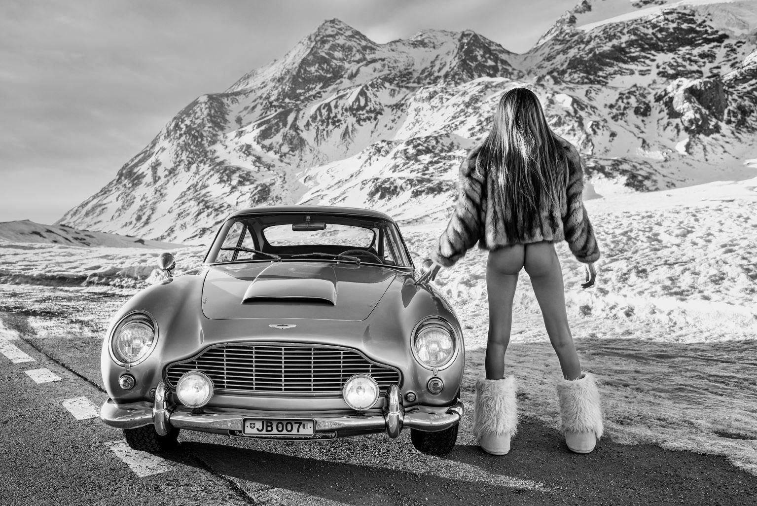 David Yarrow Figurative Photograph - James? - b&w photograph showing a nude model from behind with a James Bond car