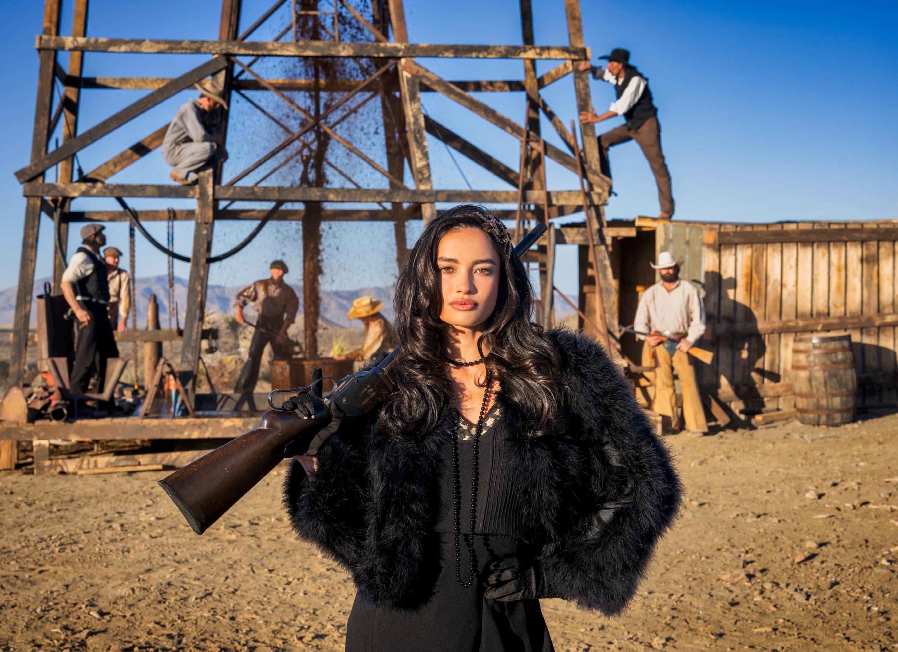Landwoman (Color) de David Yarrow - Nuevo lanzamiento - Petróleo de Texas - Kelsey Merritt