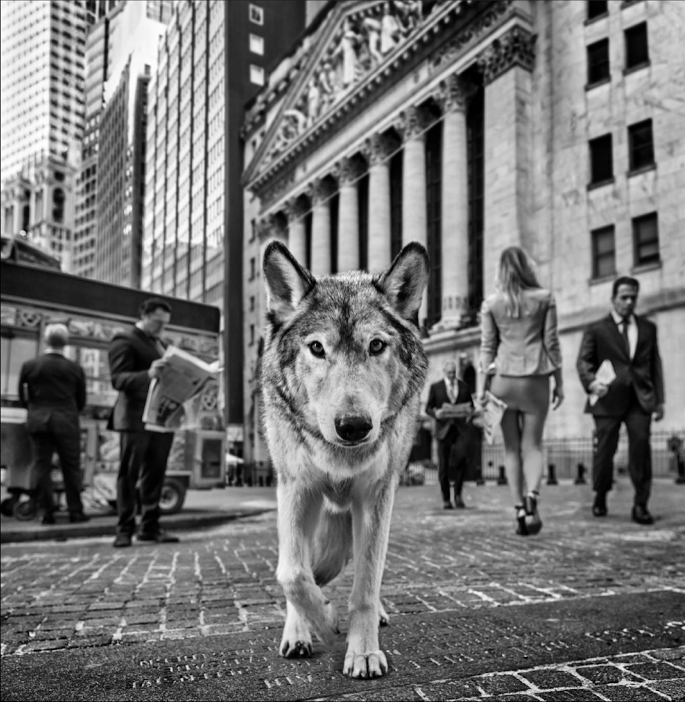 David Yarrow Black and White Photograph – Once Upon A Time an der Wall Street