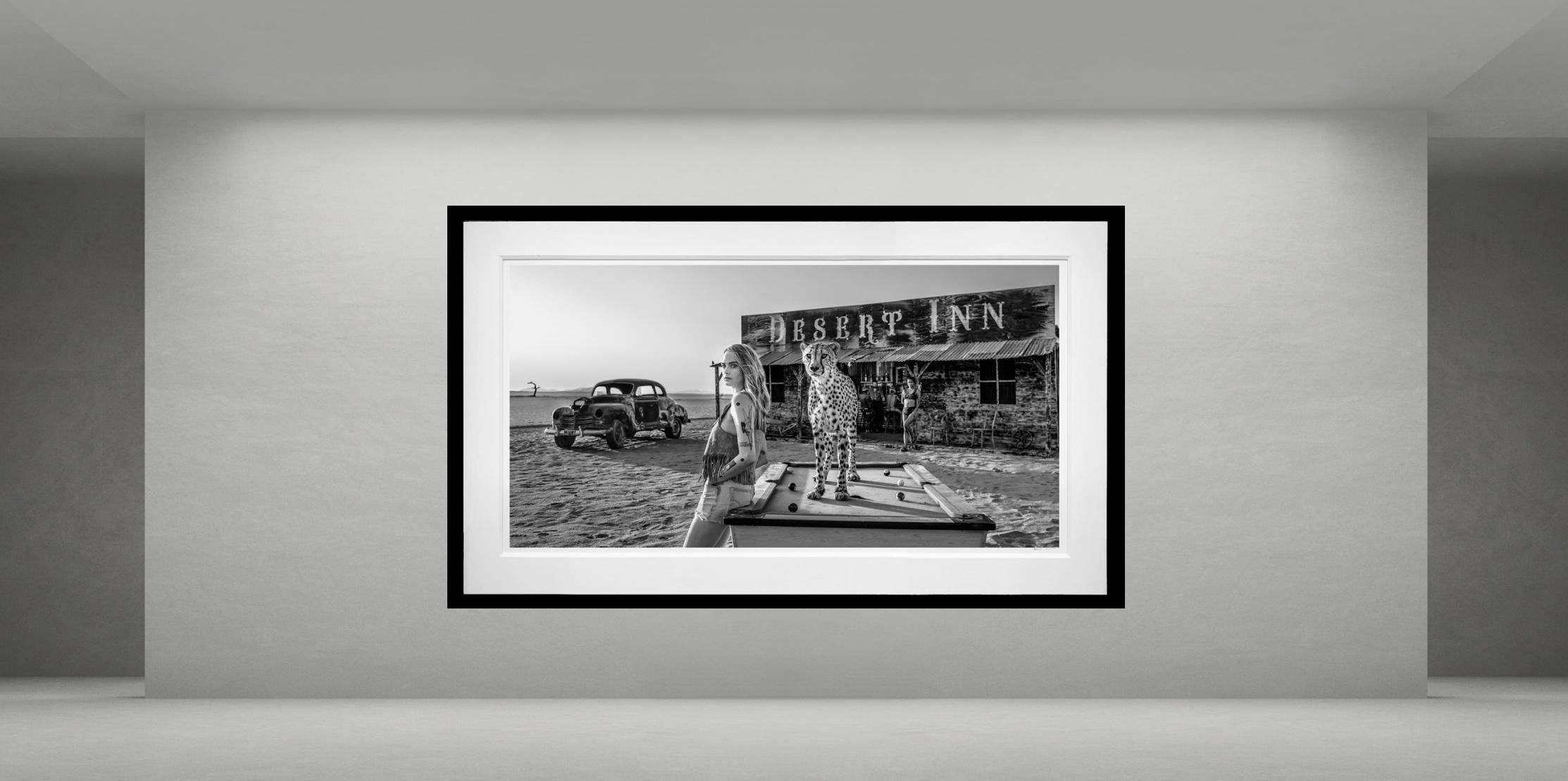 Rack 'Em Up (ByN), Namibia por David Yarrow - Cara Delevingne - Chita en venta 1