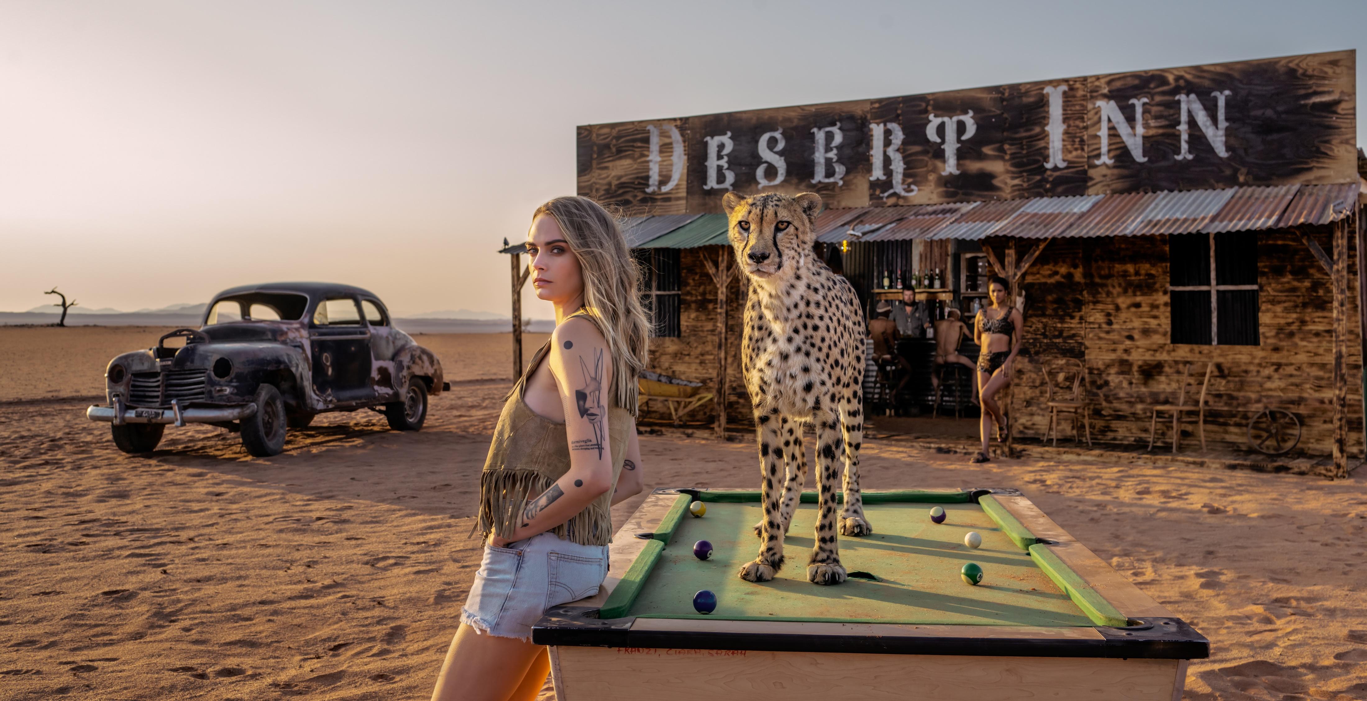 "Rack 'em Up" (Color)
Desierto de Kanaan, Namibia - 2024

Impresión de pigmentos de archivo sobre papel baritado Hahnemühle Photo Rag de 315 g/m². 

Tamaño de la edición: 20

Tallas disponibles:

Estándar 
Tamaño de la imagen: 37" x 72"
Enmarcado
