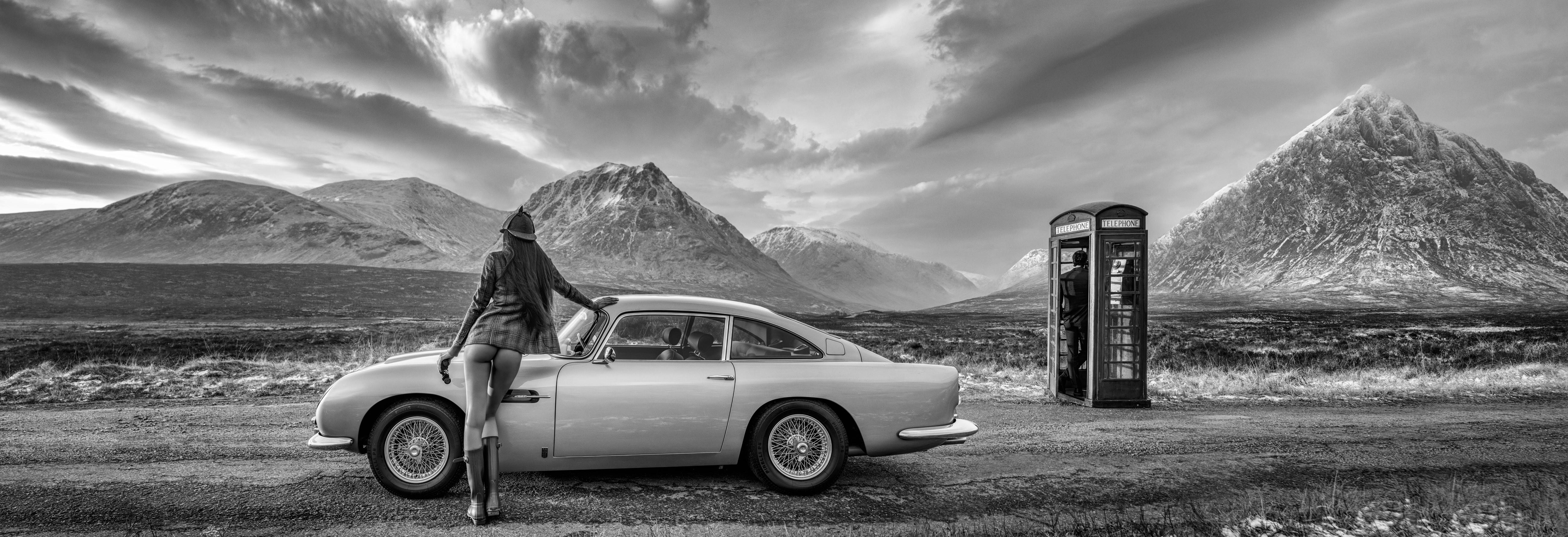 Black and White Photograph di David Yarrow - Skyfall