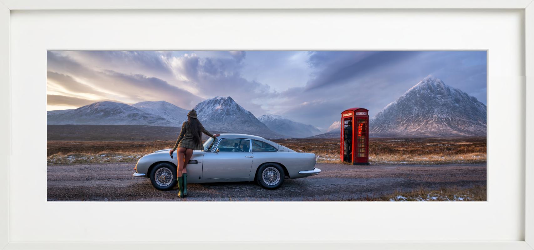 Skyfall in Farbe, Kunstfotografie 2025 (Zeitgenössisch), Photograph, von David Yarrow